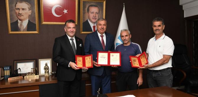 WUSHU KUNGFU FEDERASYONU’NDAN ANTAKYA BELEDİYE BAŞKANI  İZZETTİN YILMAZ’A PLAKET