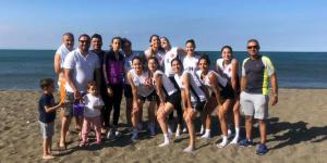 ANTAKYA BELEDİYESİ BAYAN VOLEYBOL TAKIMINDAN KUMDA ANTRENMAN