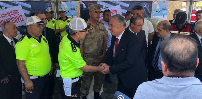 ANTAKYA BELEDİYE BAŞKANI İZZETTİN YILMAZ,  ‘YAYA GÜVENLİĞİNİN NÖBETÇİSİYİZ’ ETKİNLİĞİNE KATILDI