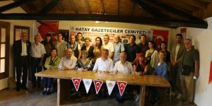 Avrupa’dan Gelen Gazeteciler HGC’yi Ziyaret Etti.  Yetişen; Mültecileri anlamak İçin Türk Olmak Gerekir.