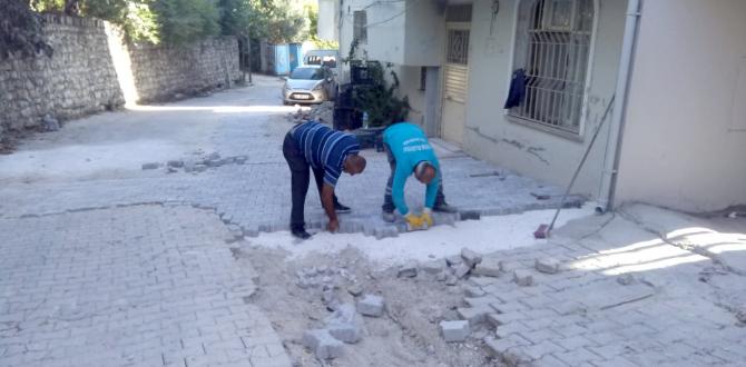 ÇARDAKLI MAHALLESİNDE YOLLAR ONARILIYOR