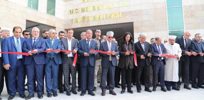 Hatay Valisi Rahmi Doğan, Mustafa Kemal Üniversitesi Kampüsü‘nde yer alan Hacı Mehmet Alkan Camii Kompleksi’nin açılışını yaptı