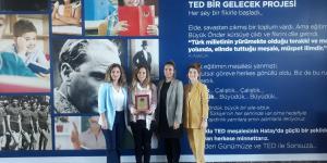 TED HATAY KOLEJİ TÜRK EDEBİYATININ ÖNEMLİ İSİMLERİNDEN MÜGE İPLİKÇİ’Yİ AĞIRLADI