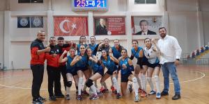 VOLEYBOL TAKIMI LİDERLİĞE YÜKSELDİ