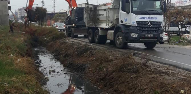 DİKMECE MAHALLESİ’NDE TIKANAN KANALLAR TEMİZLENDİ