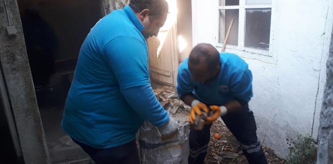 ANTAKYA BELEDİYESİ’NDEN İPLİKPAZARI MAHALLESİ’NDE   METRUK ALAN TEMİZLİĞİ