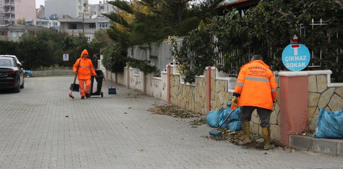 SAMANDAĞ BELEDİYESİ TEMİZLİK İŞLERİ EKİPLERİ HUMMALI ÇALIŞMALARINI SÜRDÜRÜYORLAR