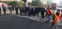 Antakya Belediyesi’nin Asfalt Hamlesi Devam Ediyor  BAŞKAN YILMAZ ESENLİK MAHALLESİ’NDE ASFALTLAMA ÇALIŞMALARINI İNCELEDİ