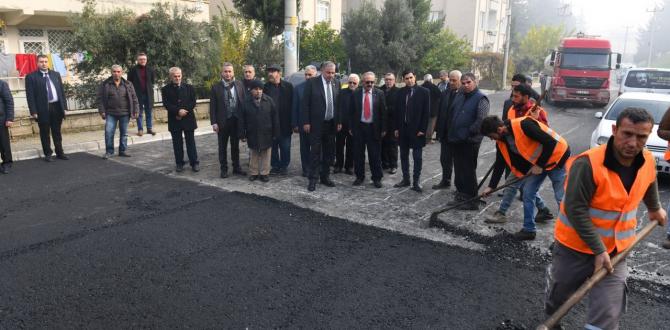 Antakya Belediyesi’nin Asfalt Hamlesi Devam Ediyor  BAŞKAN YILMAZ ESENLİK MAHALLESİ’NDE ASFALTLAMA ÇALIŞMALARINI İNCELEDİ
