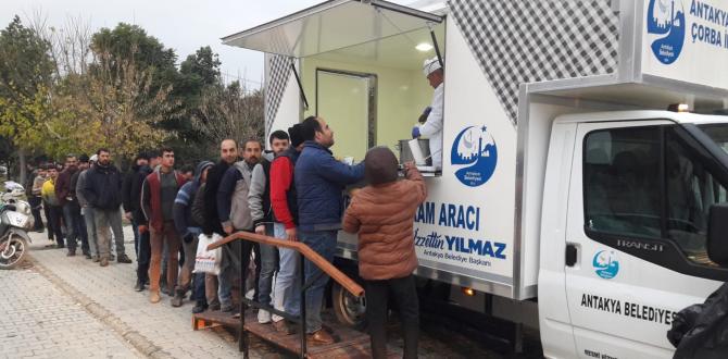MOBİL ÇORBA İKRAM ARACI GÖNÜLLERİ ISITIYOR