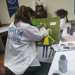 ANTAKYA BELEDİYESİ RESİM KURSU İLE GENÇLER YETENEKLERİNİ GELİŞTİRİYOR