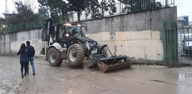 ANTAKYA BELEDİYESİ EKİPLERİNDEN  YOL İYİLEŞTİRME ÇALIŞMASI