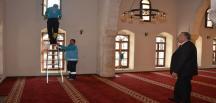 BAŞKAN YILMAZ İBADETHANE TEMİZLİĞİ ÇALIŞMALARINI YERİNDE İNCELEDİ
