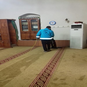 İBADETHANELERDE TEMİZLİK ÇALIŞMALARI DÜZENLİ OLARAK SÜRDÜRÜLÜYOR