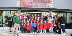 KADIN BASKETBOLCULAR ÖĞRENCİLERE BASKETBOLU VE SPORU ANLATTI