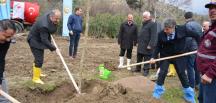 MİLLETVEKİLİ YAYMAN KAYMAKAM KARAMEHMETOĞLU VE BAŞKAN YAVUZ KIRIKHAN’DA 10 BİN ÇAM AĞACI DİKME KAMPANYASINI BAŞLATTI