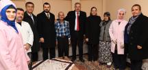 BAŞKAN YILMAZ’DAN EVDE TEMİZLİK VE EVDE BAKIM HİZMETİ ALAN  YAŞLI BÜYÜKLERE ZİYARET