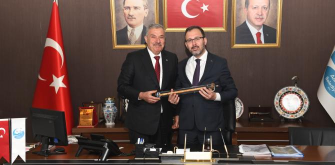 BAŞKAN YILMAZ, GENÇLİK VE SPOR BAKANI KASAPOĞLU VE  BERABERİNDEKİ HEYETİ AĞIRLADI