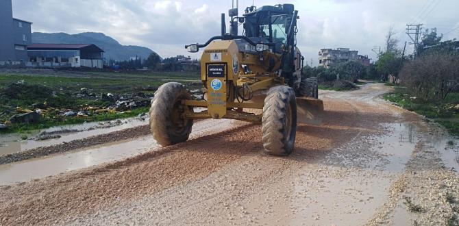 ANTAKYA BELEDİYESİ MAŞUKLU MAHALLESİ’NDE KAPANAN YOLU AÇTI