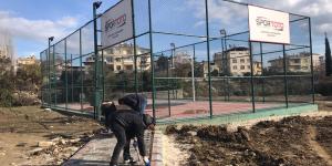 ESENLİK MAHALLESİ’NE KAZANDIRILAN BASKETBOL SAHASININ  ÇEVRESİNDE PEYZAJ DÜZENLEME ÇALIŞMALARI