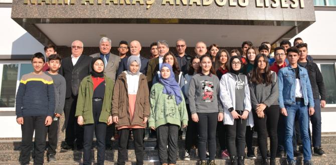 KAYMAKAM KARAMEHMETOĞLU VE BAŞKAN YAVUZ BAYRAK TÖRENİNE KATILIP ÖĞRETMEN VE ÖĞRENCİLERLE BİR ARAYA GELDİ