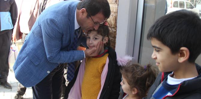 BAŞKAN ERYILMAZ’DAN İHTİYAÇ SAHİPLERİNE ERZAK YARDIMI