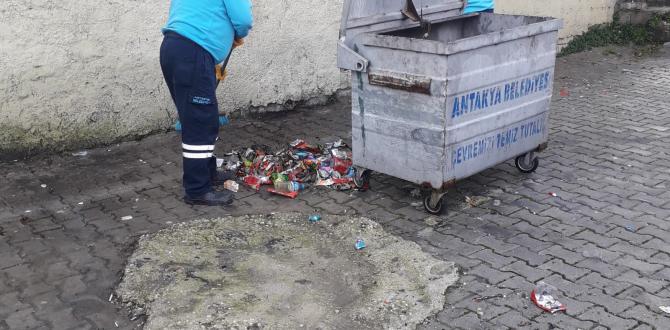 ANTAKYA BELEDİYESİ ŞEHİR GENELİNDE TEMİZLİK ÇALIŞMALARINI SÜRDÜRÜYOR