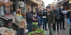 BAŞKAN YAVUZ PAZAR ESNAFINA MASKE VE ELDİVEN DAĞITTI