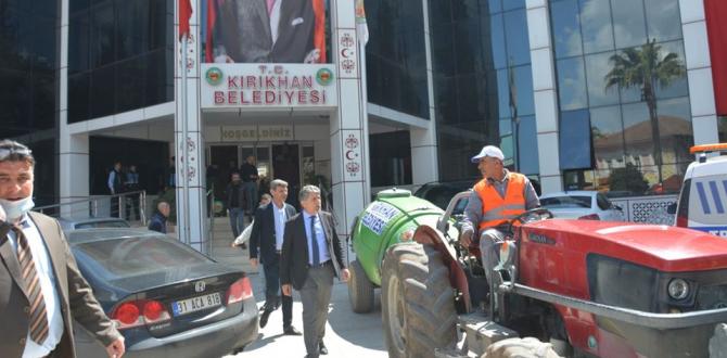 BAŞKAN YAVUZ GEZİCİ ARAÇLA KIRIKHAN’I DEZENFEKTE ETTİRDİ