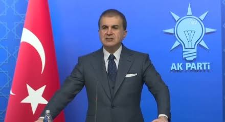 AK Parti Sözcüsü Ömer Çelik sosyal medyadan yaptığı paylaşımda şu ifadelere yer verdi; “Yassıada zihniyeti” demokrasiyi felç etmek istediği zaman işe “rejim tartışması” açarak başlar. Seçilmiş hükümeti “rejim” olarak suçlamak bu vahşi zihniyetin ilk adımıdır. Bunlar tüm tarihleri boyunca “demokrasiyi felç etme örgütü” olarak çalıştılar.