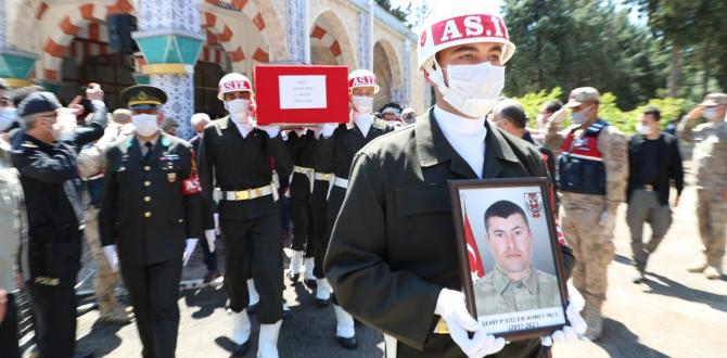 Hatay Valisi Rahmi Doğan ve  Milli Savunma Bakan Yardımcımız Şuay Alpay 25.04.2020 tarihinde Irak’ın Kuzeyi Haftanin Bölgesinde şehit olan Piyade Sözleşmeli Er Ahmet İnce’nin cenaze törenine katıldı.