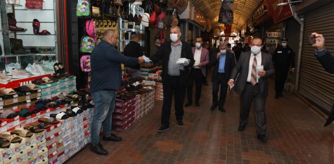 ANTAKYA KAYMAKAMI ORHAN MARDİNLİ VE BAŞKAN YILMAZ  SEMT PAZARLARINDA VE ÇARŞI İÇİNDE İNCELEMELERDE BULUNDU