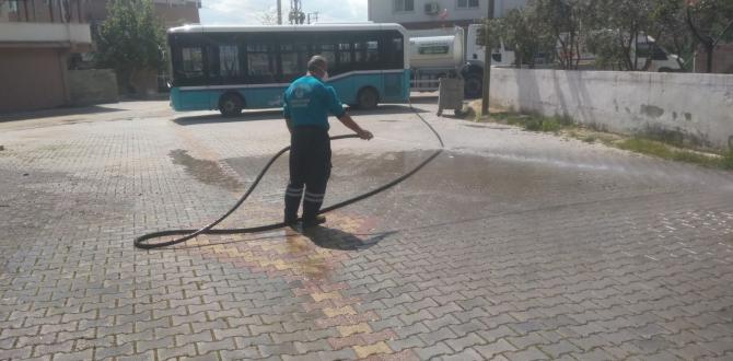 EKİNCİ MAHALLESİ’NİN CADDELERİ YIKANDI