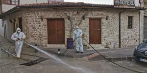 ANTAKYA BELEDİYESİ ŞEHİR GENELİNDE BULUNAN   TÜM ANA CADDELERİ YIKAYARAK DEZENFEKTE EDİYOR