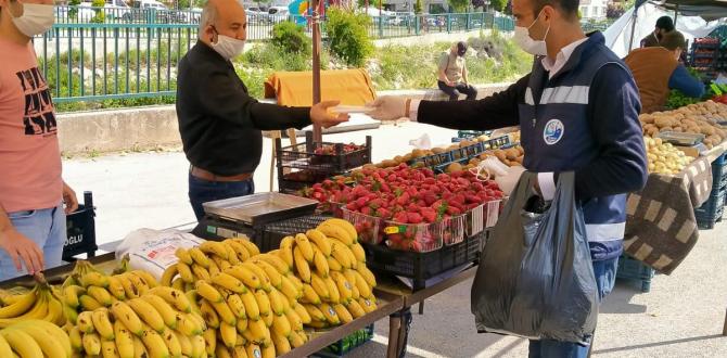 PAZARLARDA MASKE DAĞITIMI VE KONTROLLÜ GİRİŞ ÇIKIŞ  ÇALIŞMALARI DEVAM EDİYOR