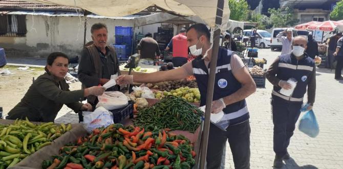 PAZARLARDA KORONAVİRÜS İLE MÜCADELE TEDBİRLERİ  KONTROL ALTINDA YÜRÜTÜLÜYOR