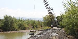 SAMANDAĞ’DA KANAL TEMİZLİĞİ DEVAM EDİYOR