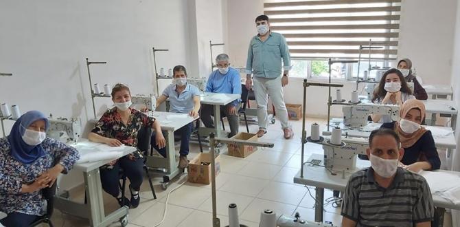 BAŞKAN YAVUZ MASKE ÜRETİM KAPASİTESİNİ ARTTIRMAK İÇİN 10 ADET MODERN DİKİŞ MAKİNESİ ALDI