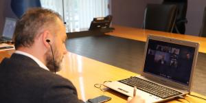 AK Parti Hatay İl Başkanı Mehmet Yeloğlu,  AK Parti Genel Başkan Yardımcısı ve Teşkilat Başkanı Erkan Kandemir riyasetinde videokonferans yöntemiyle yapılan bir toplantıya katıldı.