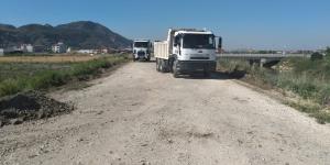 Antakya Belediyesi Çalışıyor, Hizmetler Şehir Genelinde Aralıksız Devam Ediyor     MAŞUKLU MAHALLESİ’NDE YENİ YOL AÇMA VE MALZEME SERME ÇALIŞMALARI