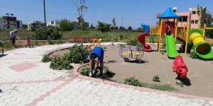 PARK VE BAHÇELER MÜDÜRLÜĞÜ EKİPLERİ TEKEBAŞI MAHALLESİ’NDE  ÇALIŞMALARINI SÜRDÜRDÜLER