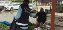 PAZARLARDA MASKE DAĞITIMI DEVAM EDİYOR