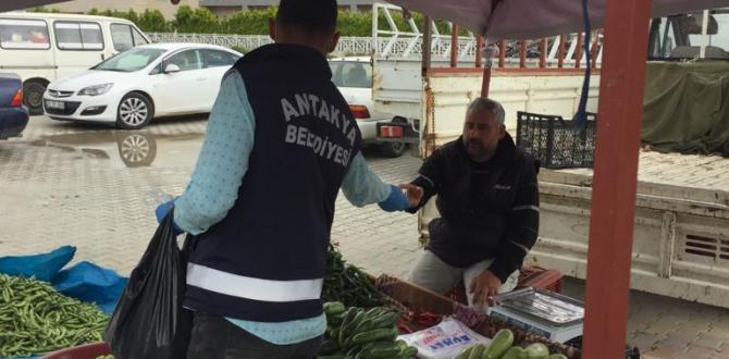 PAZARLARDA MASKE DAĞITIMI DEVAM EDİYOR