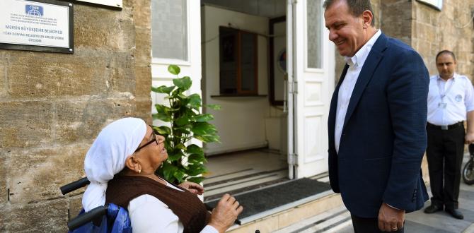 Engelli kadının akülü sandalye sevinci