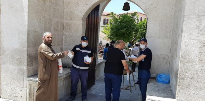 CUMA NAMAZI ÖNCESİ TÜM CAMİLERDE MASKE DAĞITIMI YAPILDI
