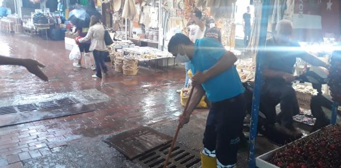 ŞEHİR GENELİNDE KAPSAMLI TEMİZLİK ÇALIŞMALARI SÜRÜYOR