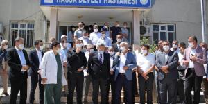 AK Parti Hatay İl Başkanı Mehmet Yeloğlu, Hassa’da yapılacak yeni Devlet Hastanesi’nin yerini AK Parti Hatay Milletvekili Hüseyin Yayman ile birlikte inceleyerek, hastanenin yatak kapasitesinin arttırılması konusunda değerlendirmelerde bulundu