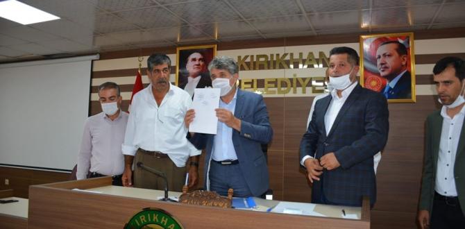 BAŞKAN YAVUZ’DANMÜJDE! “KIRIKHAN YENİ OTOGALERİCİLER SİTESİNİN TEMELİ 15 AĞUSTOS’TA ATILIYOR”