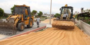YAŞAR KEMAL CADDESİ’NDE KALDIRIM ÇALIŞMALARINA BAŞLANDI