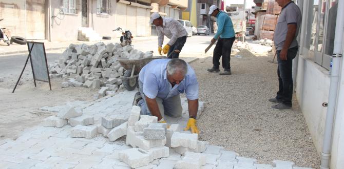 SAMANDAĞ’DA KALDIRIM ONARIM ÇALIŞMALARI DEVAM EDİYOR